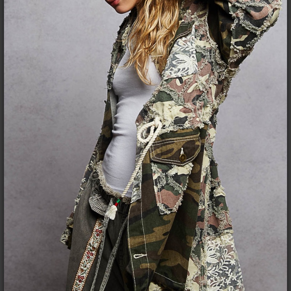 P81. NEW POL Boho Camouflage Patchwork Jacket Crochet Lace Drawstring Waist - Picture 5 of 7